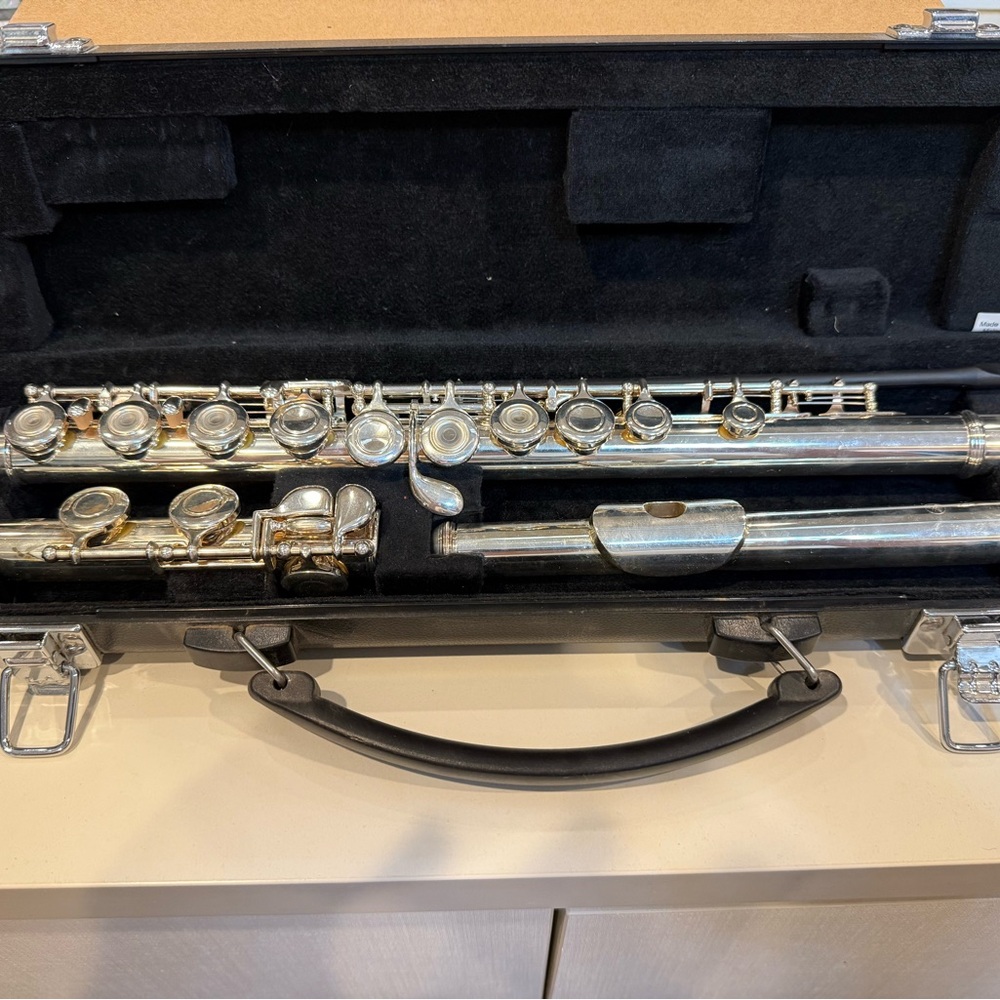 Yamaha 261 Flute with Case